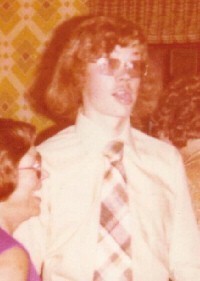 Der Mann von Welt trgt die Krawatte passend zur Tapete...