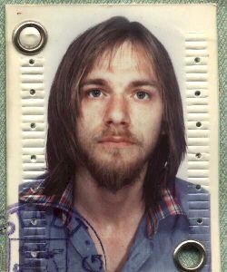 Fr die Ergreifung dieser Person ist eine Belohnung ausgesetzt...