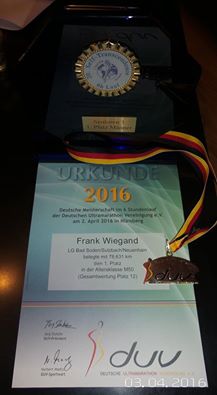 Medaille und Urkunde